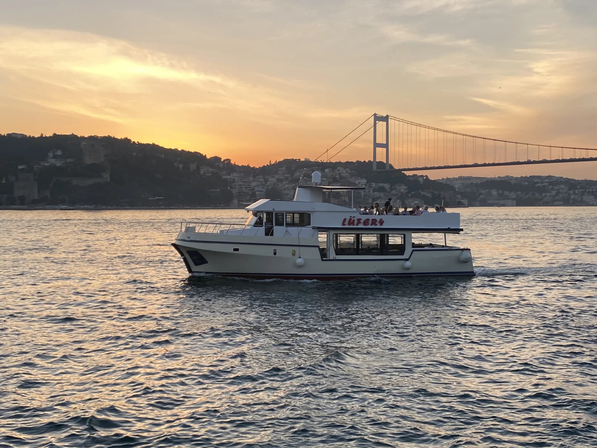 Istanbul: Bosporus Kleingruppen-Sonnenuntergangsbesichtigungstour & Audioguide mit Snack - Istanbul experience