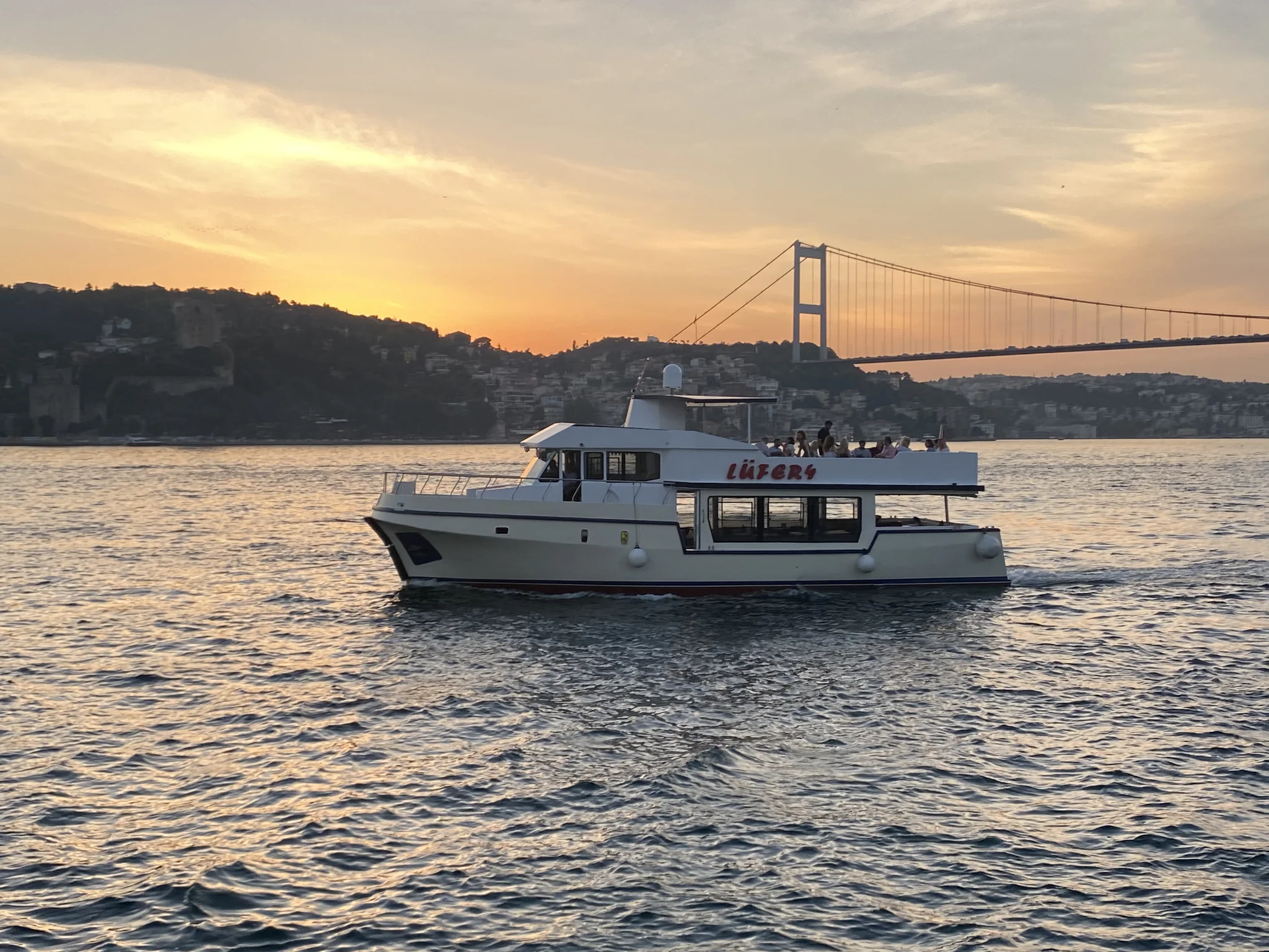 İstanbul: Bosphorus Small-Group Sunset Sightseeing Cruise & Audio Guide w/Snack - Istanbul experience